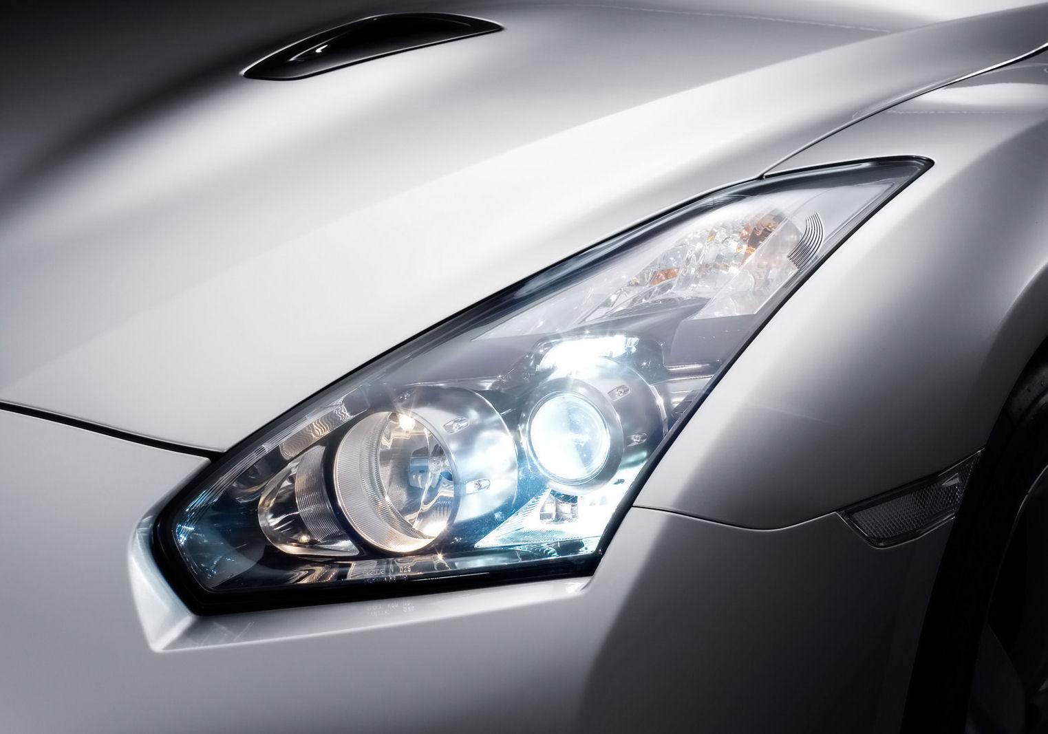 NISSAN_GT-R_2008_35